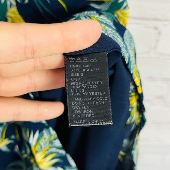 J.O.A. Los Angeles Navy “Summer Tropical” Lace Up Elastic Waist Romper - SMALL - Picture 12 of 12